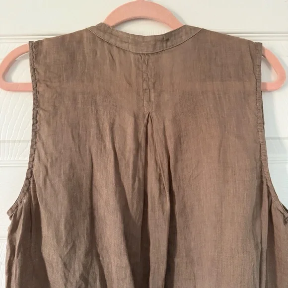 Bella Dahl Brown Sleeveless Blouse with Button Accents - Picture 5 of 7